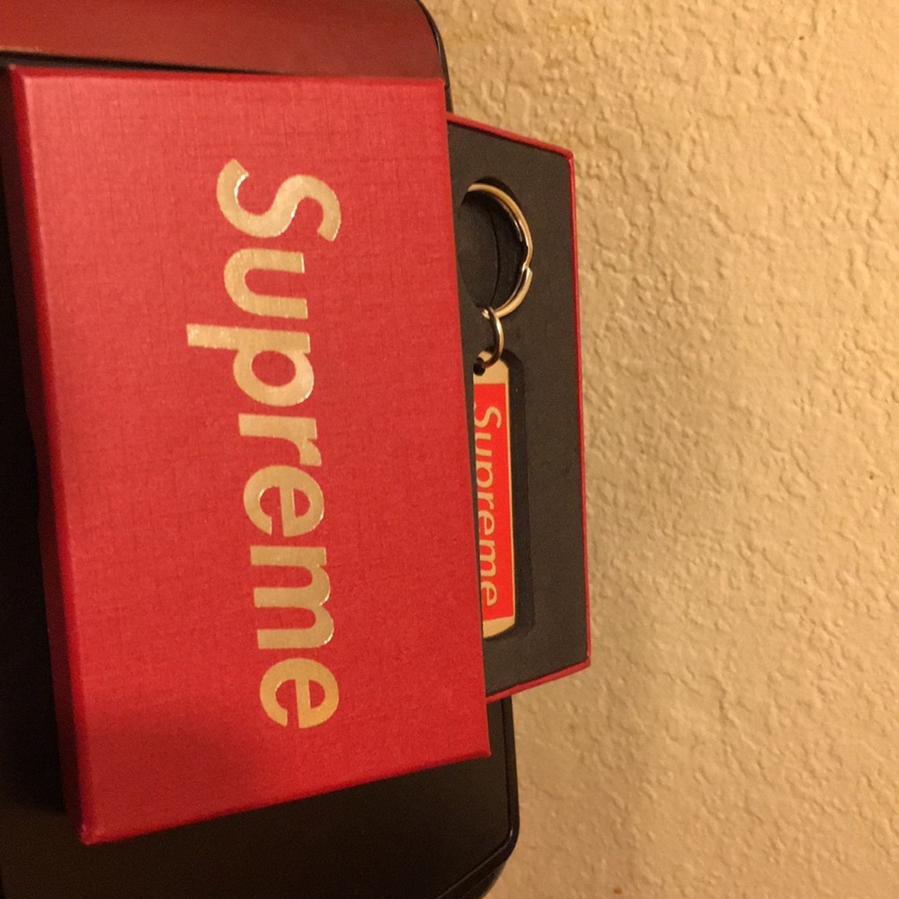 SUPREME keychain